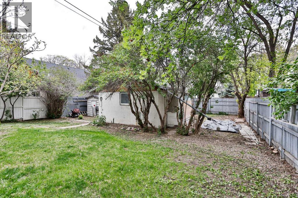 1047 16 Street S — photo 12