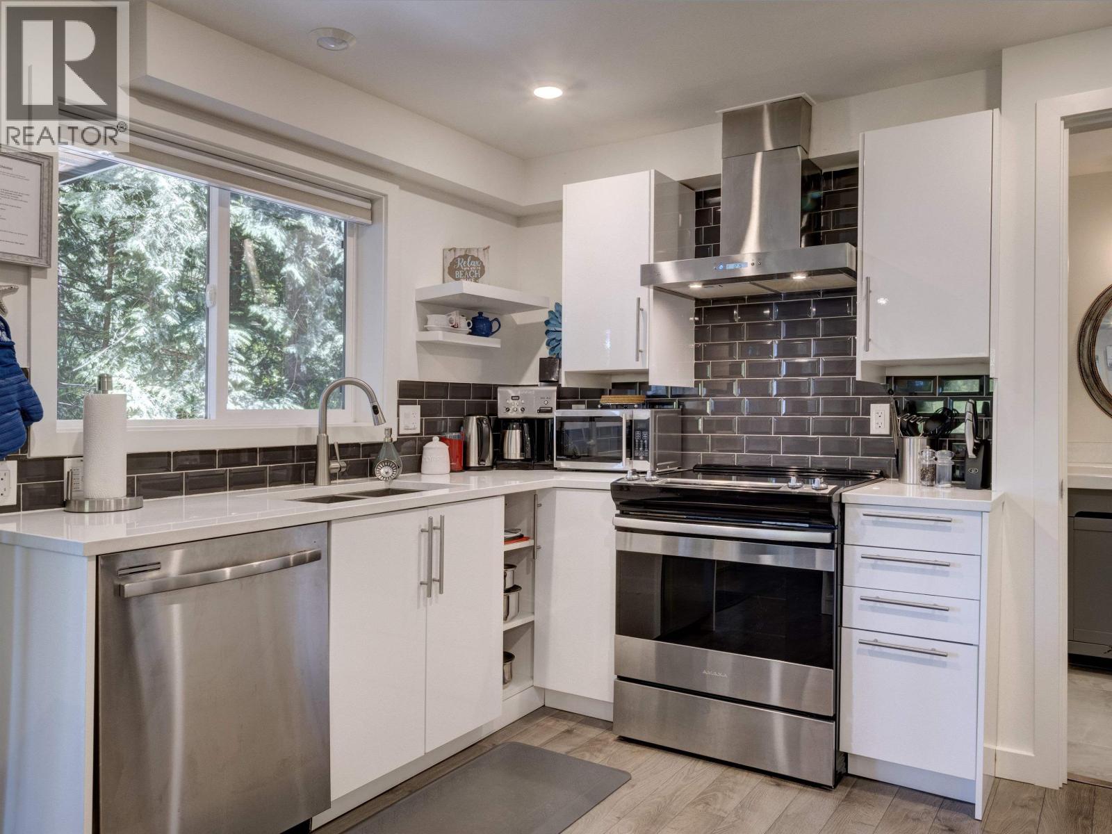 6163-6165 CORACLE DRIVE, Sechelt