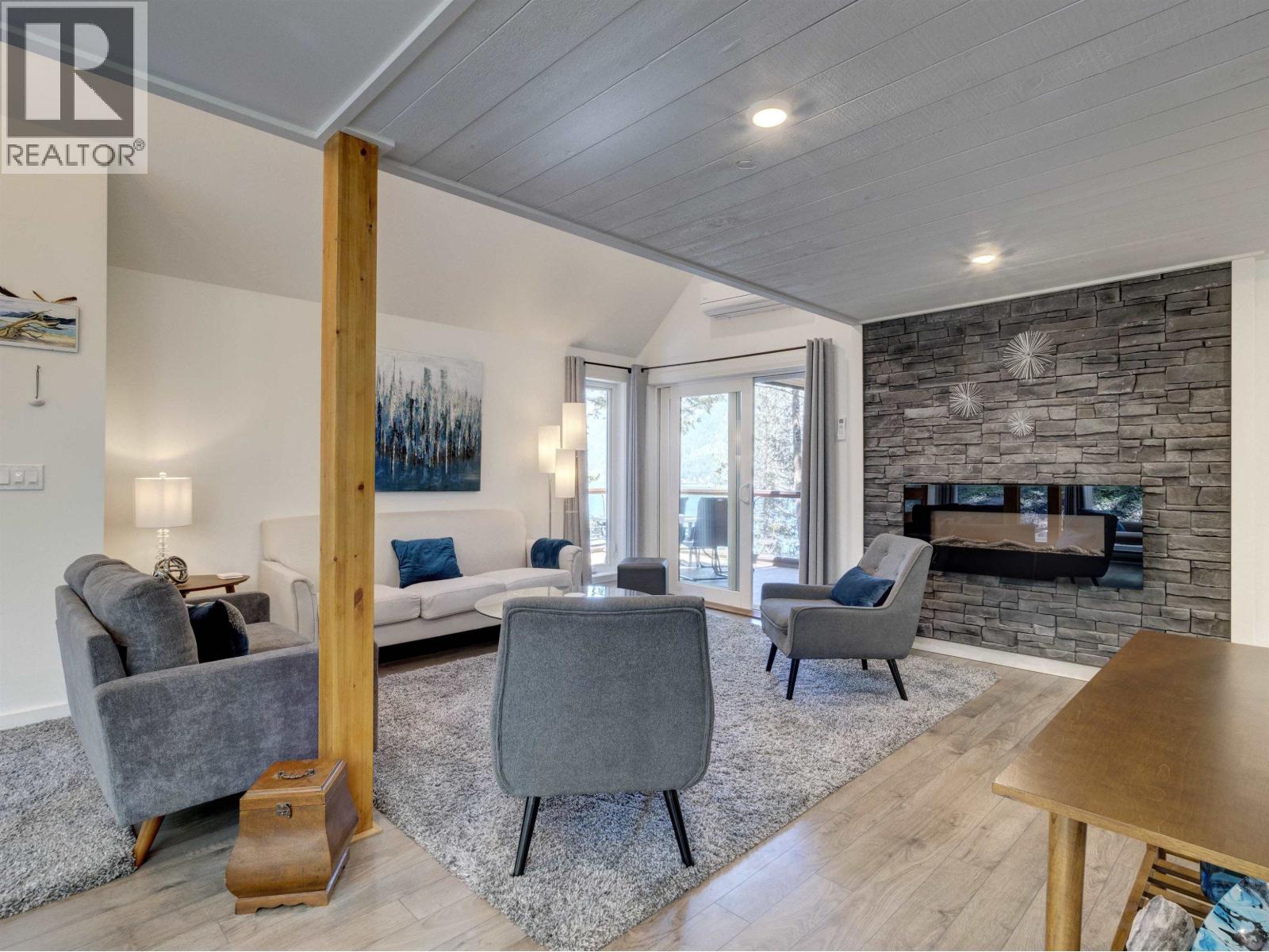 6163-6165 CORACLE DRIVE, Sechelt