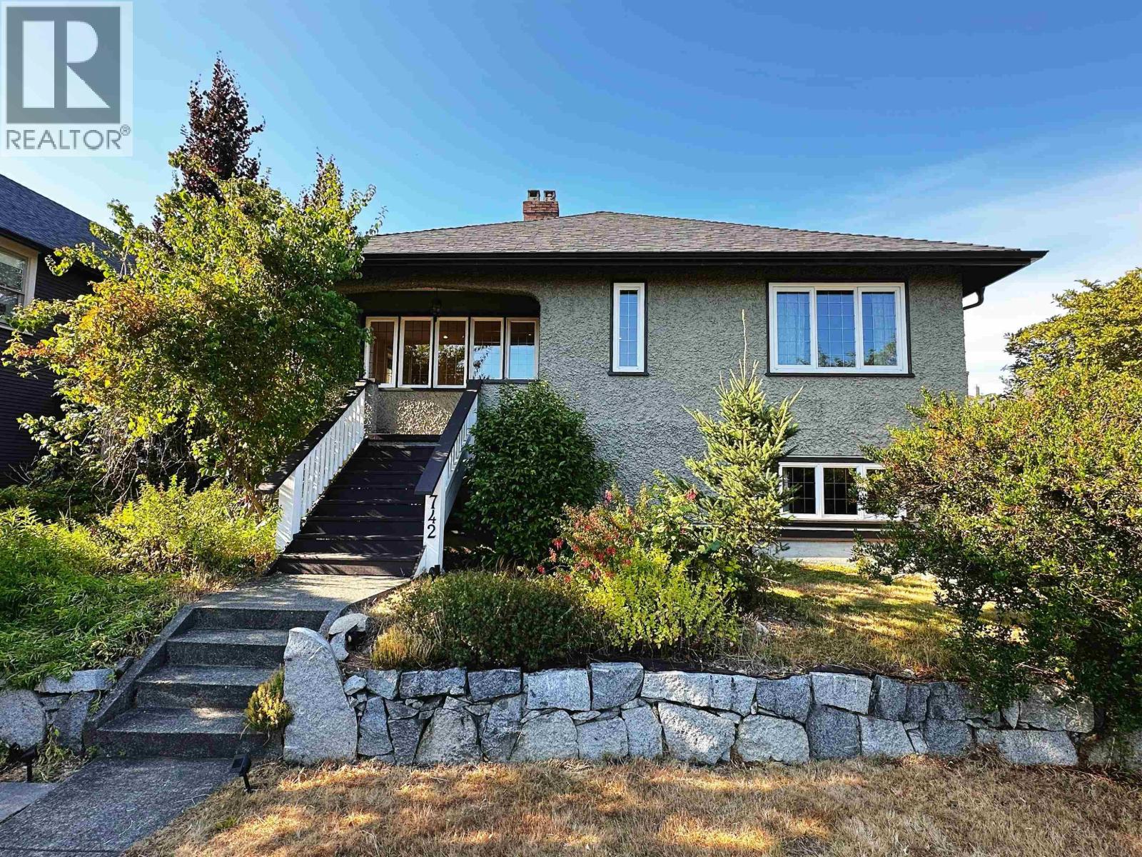 742 6TH E Street - main photo