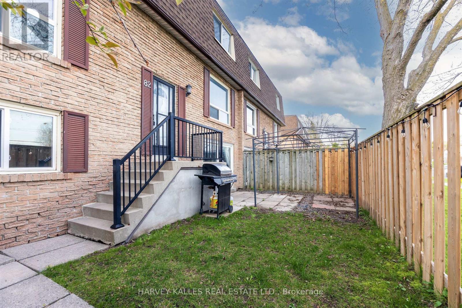 #82 321 BLACKTHORN STREET - 24