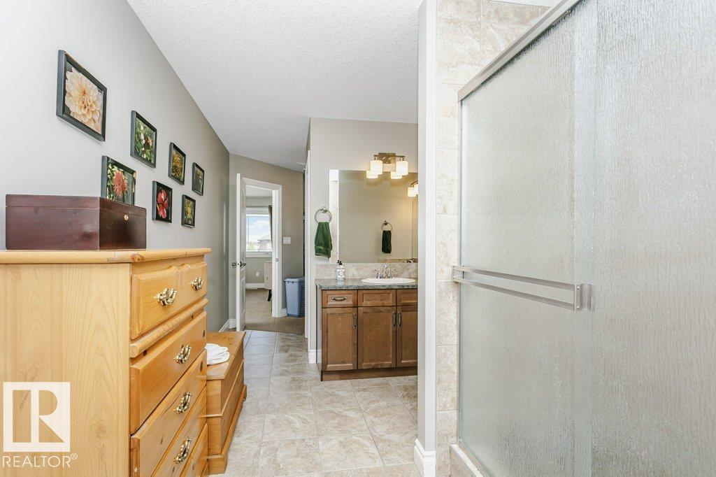 3339 21 AV NW - 42