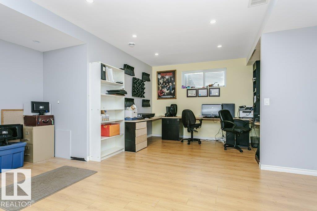 3339 21 AV NW - 54