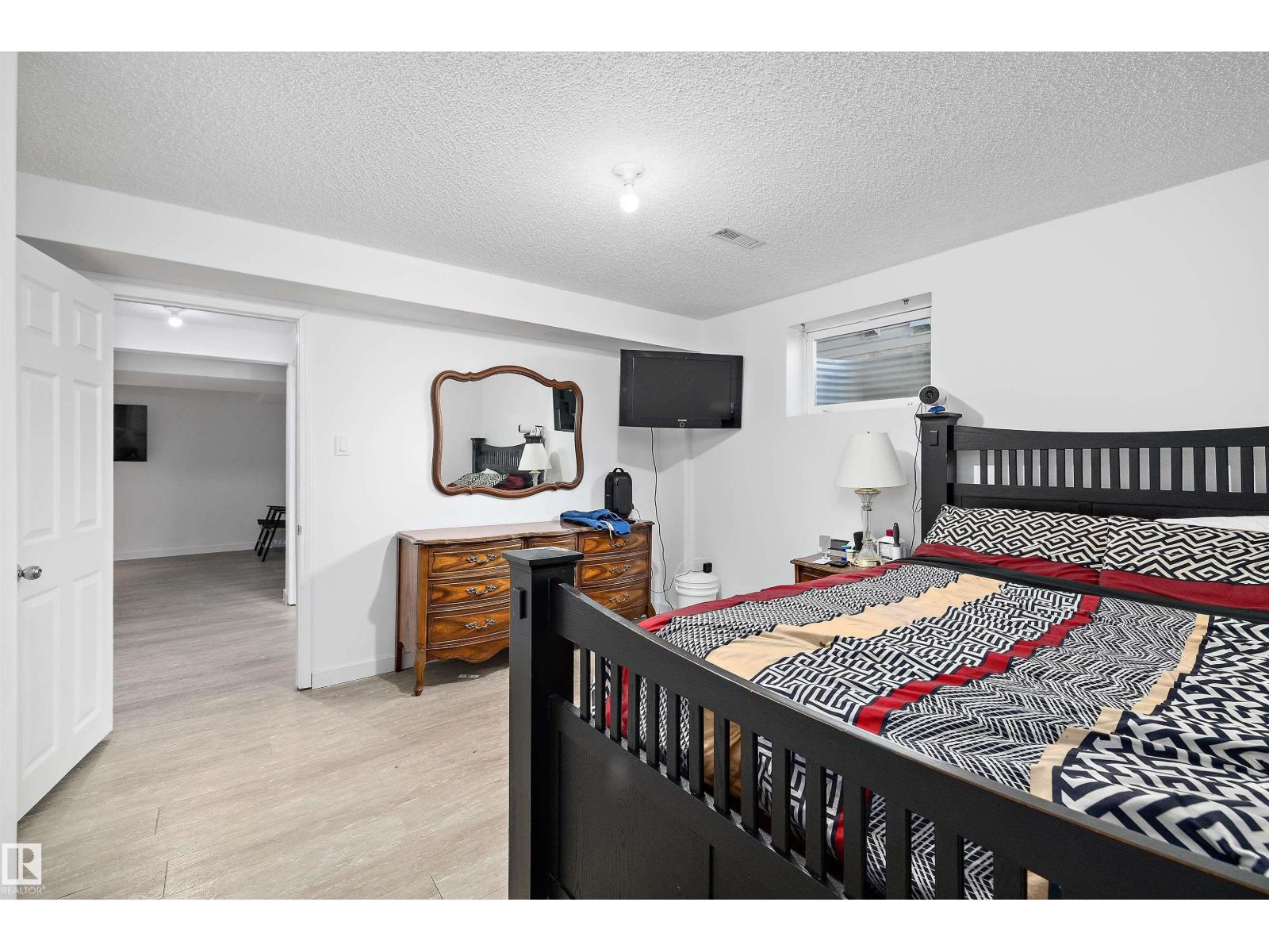 16304 43 ST NW - 16