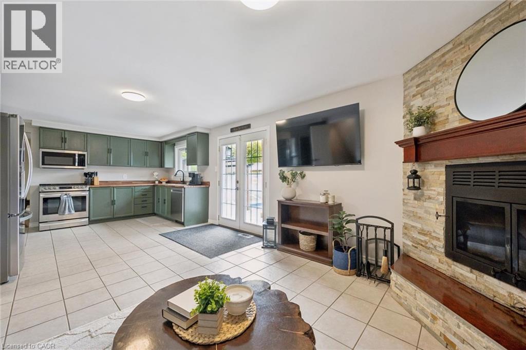 625 PINE ISLAND Crescent - 7