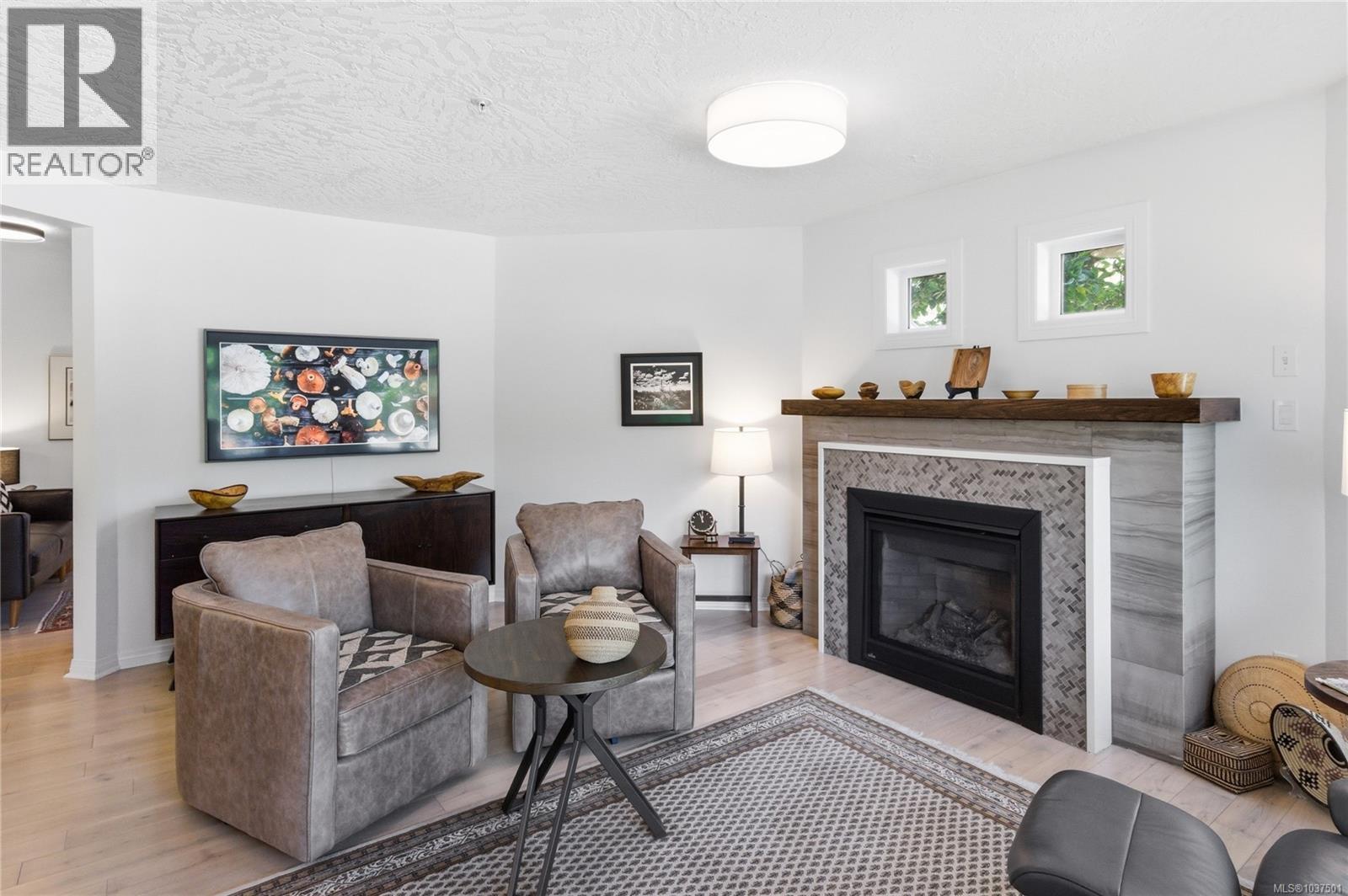 #5 1083 Tillicum Rd - 11