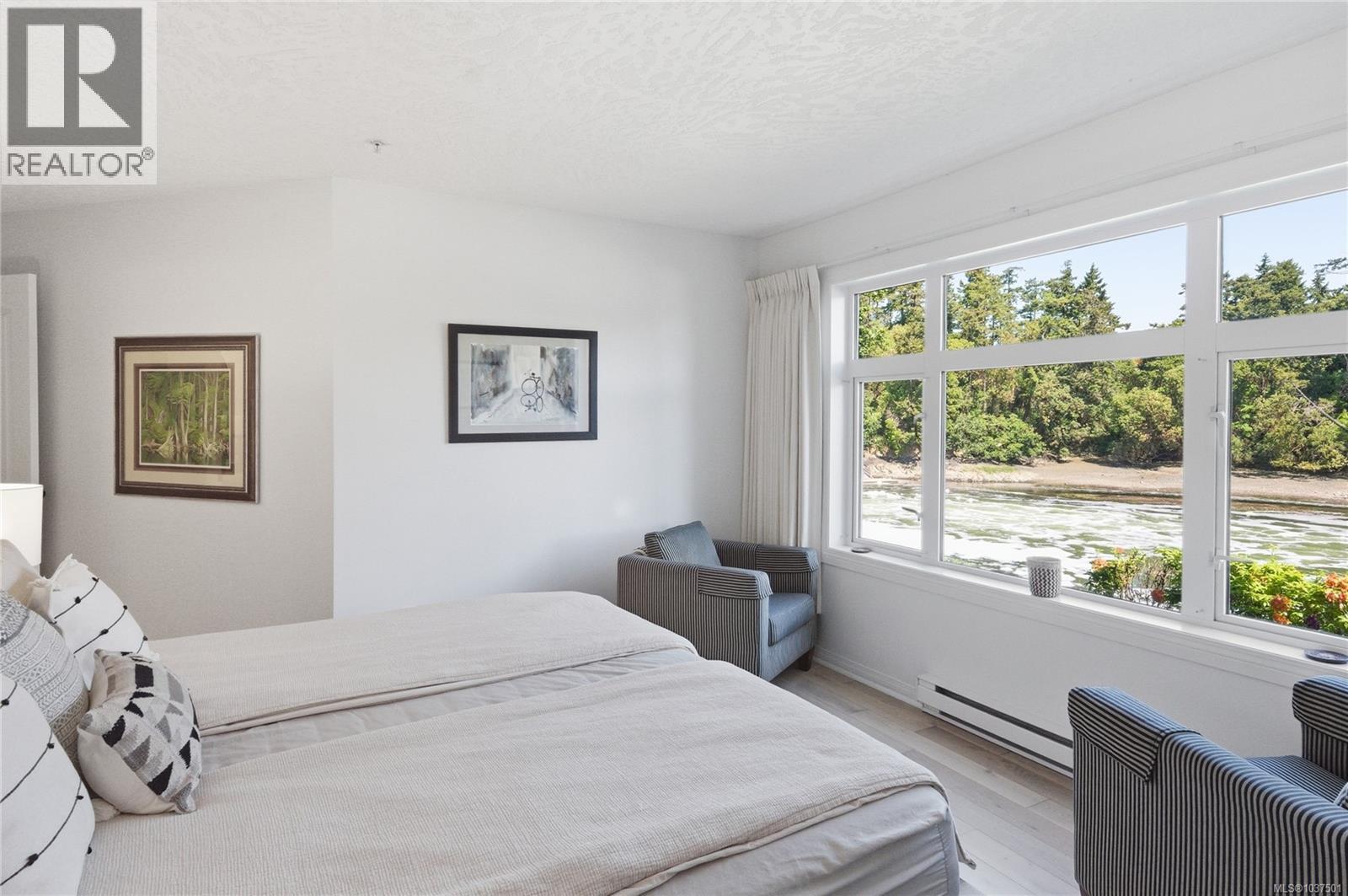 #5 1083 Tillicum Rd - 24