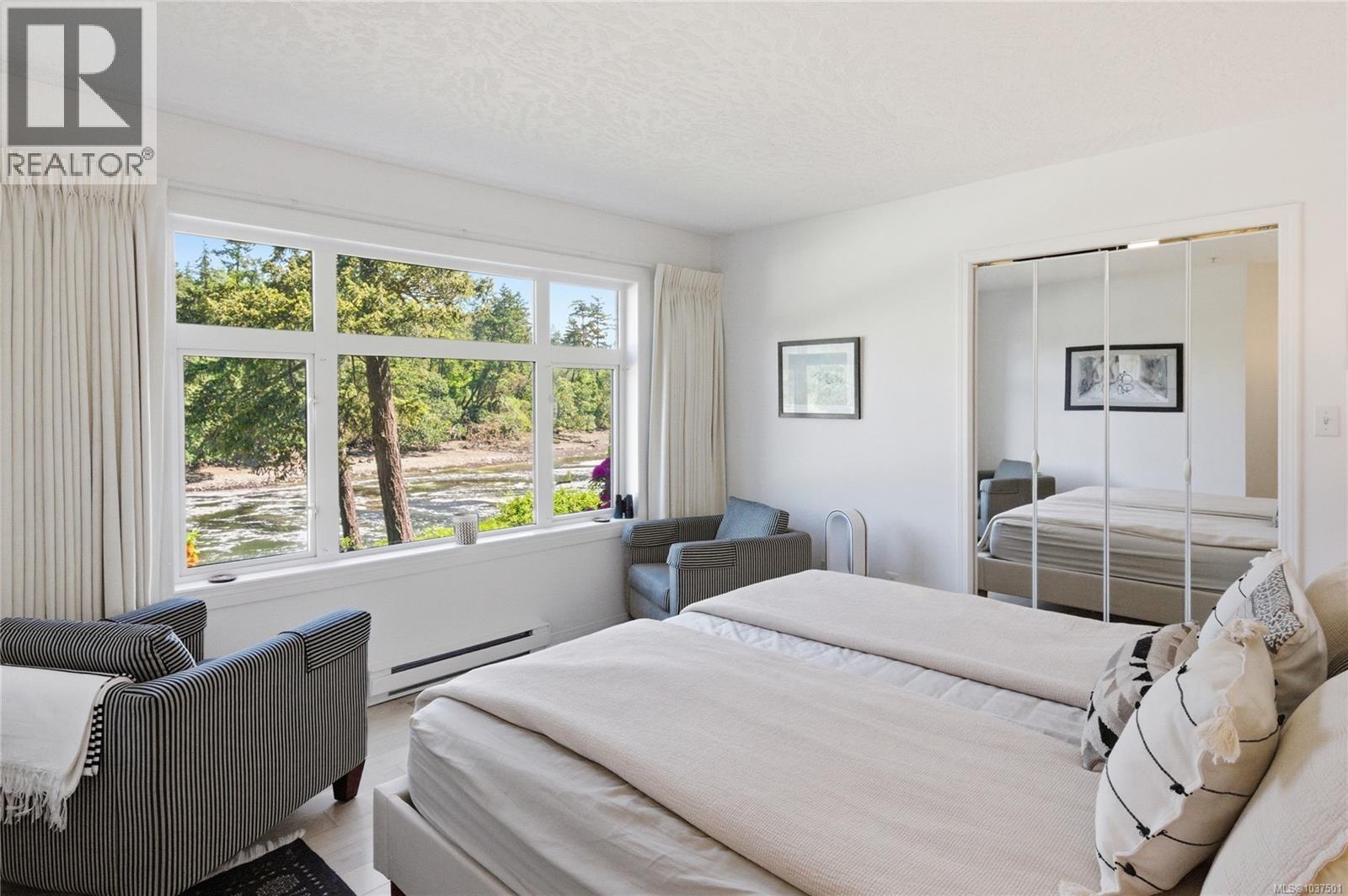 #5 1083 Tillicum Rd - 8