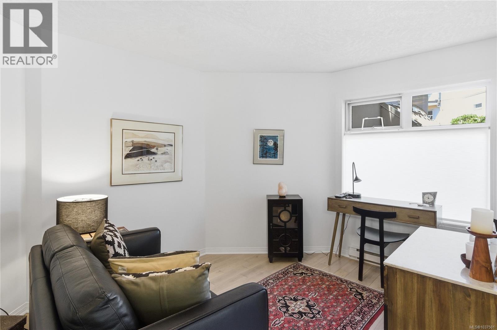 #5 1083 Tillicum Rd - 20