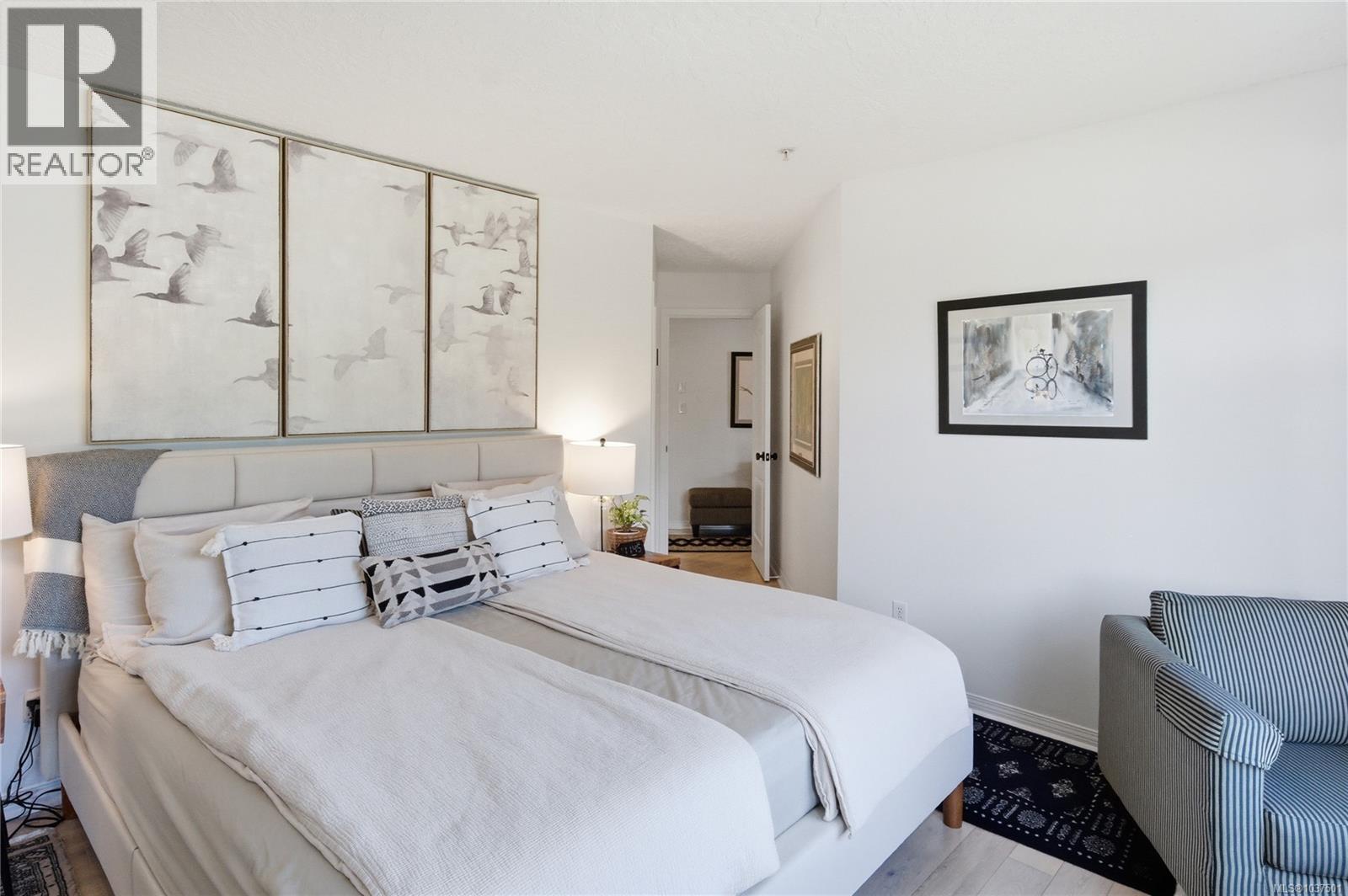 #5 1083 Tillicum Rd - 25