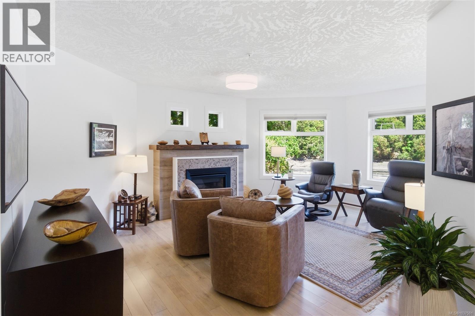 #5 1083 Tillicum Rd - 9