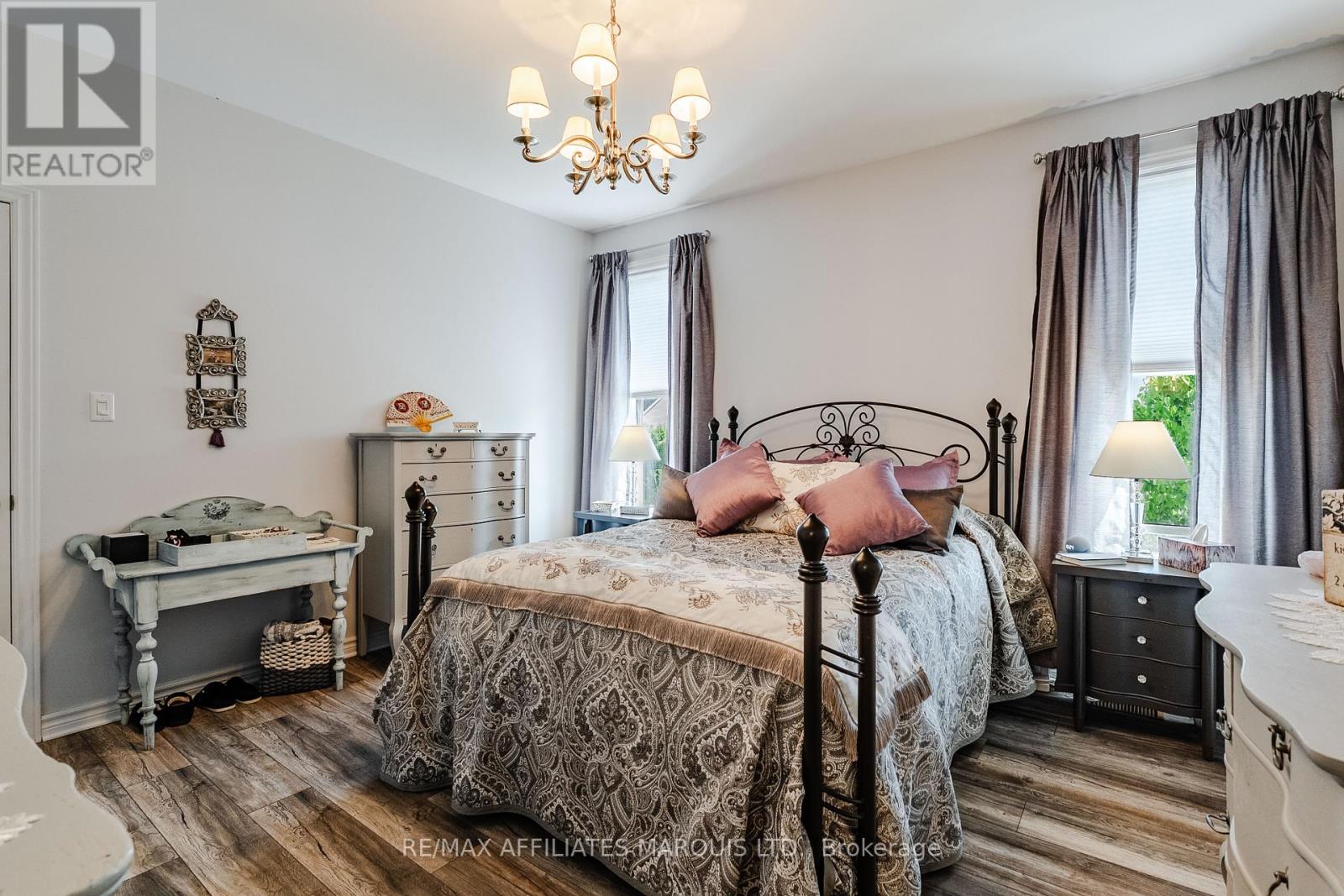 37 ELEANOR DRIVE - 20