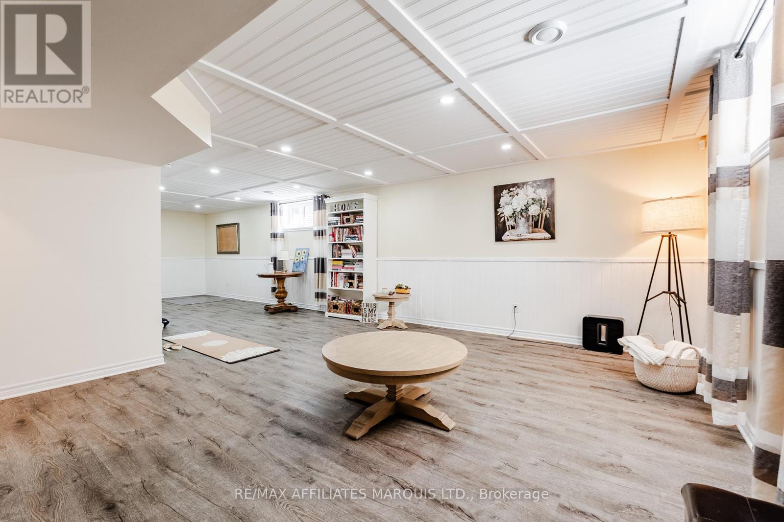 37 ELEANOR DRIVE - 24