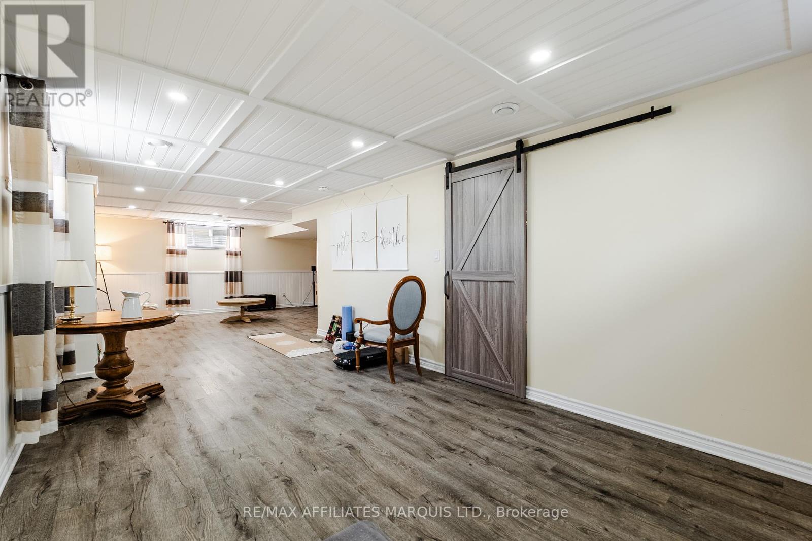 37 ELEANOR DRIVE - 31