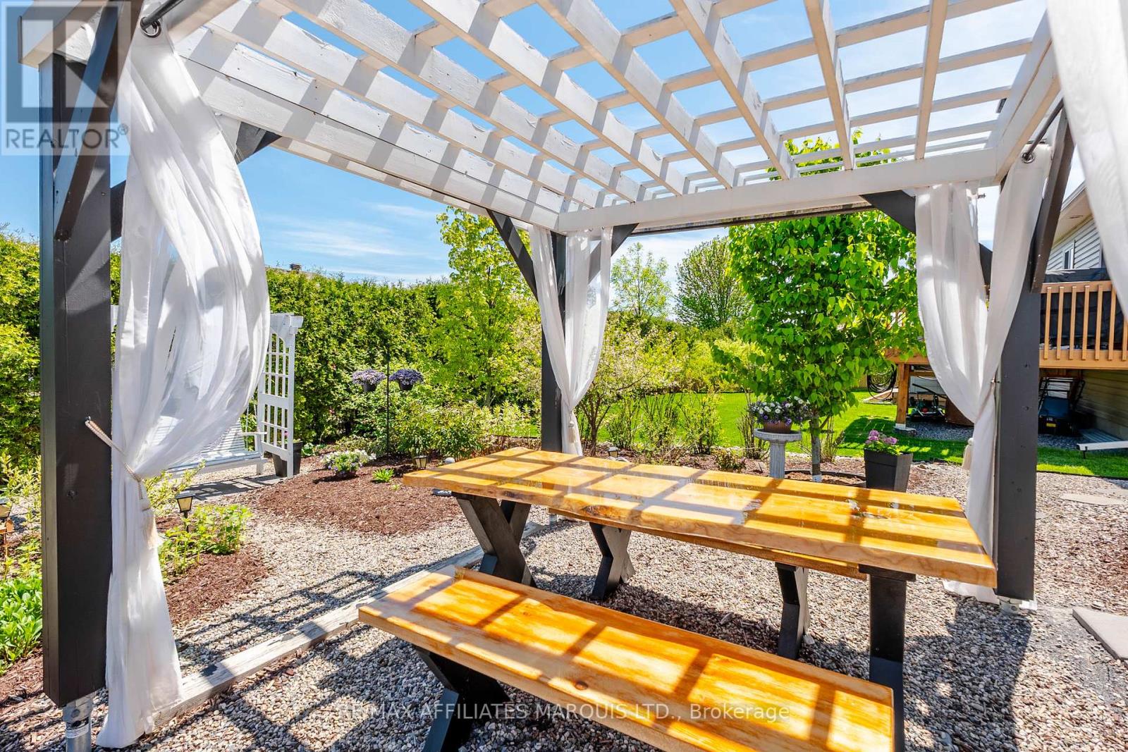 37 ELEANOR DRIVE - 37