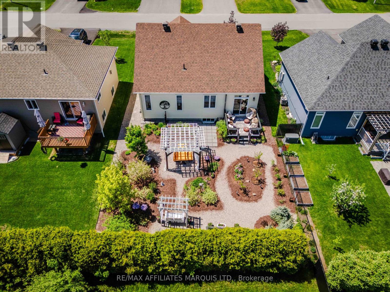 37 ELEANOR DRIVE - 41