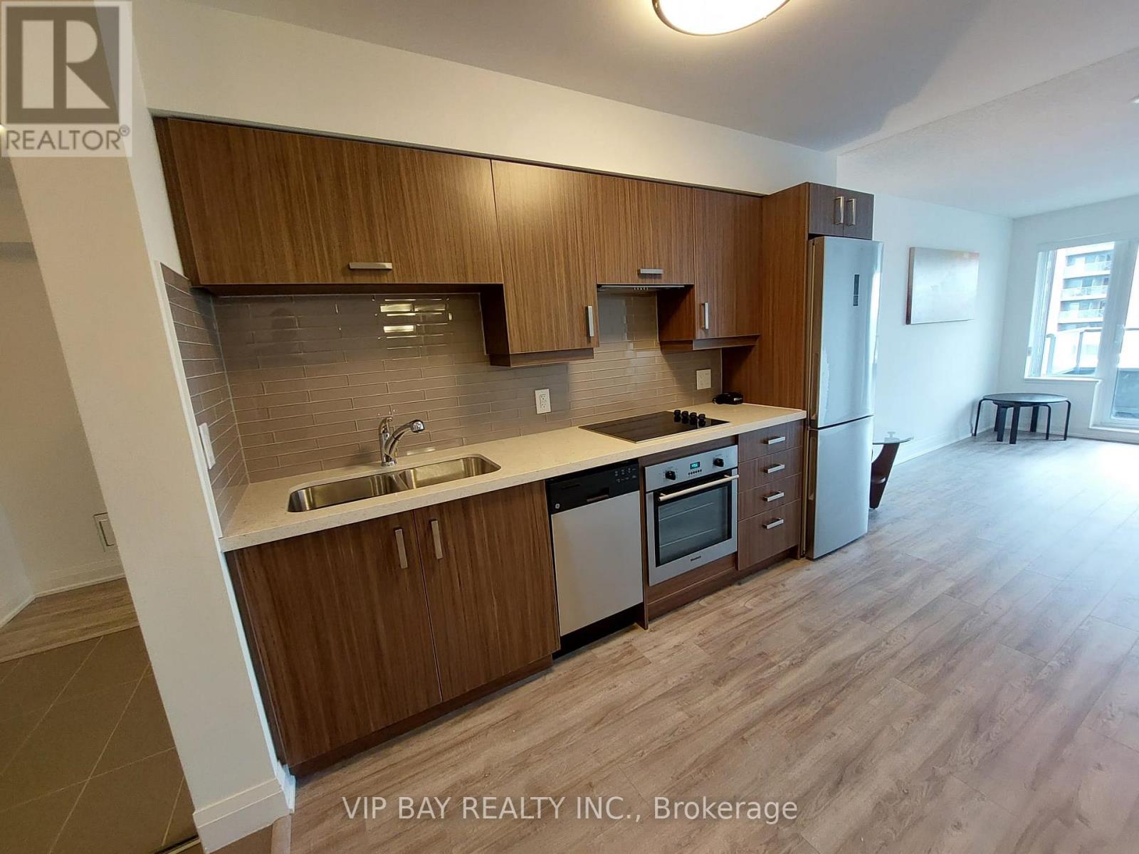 #1103 18 UPTOWN DRIVE - 10