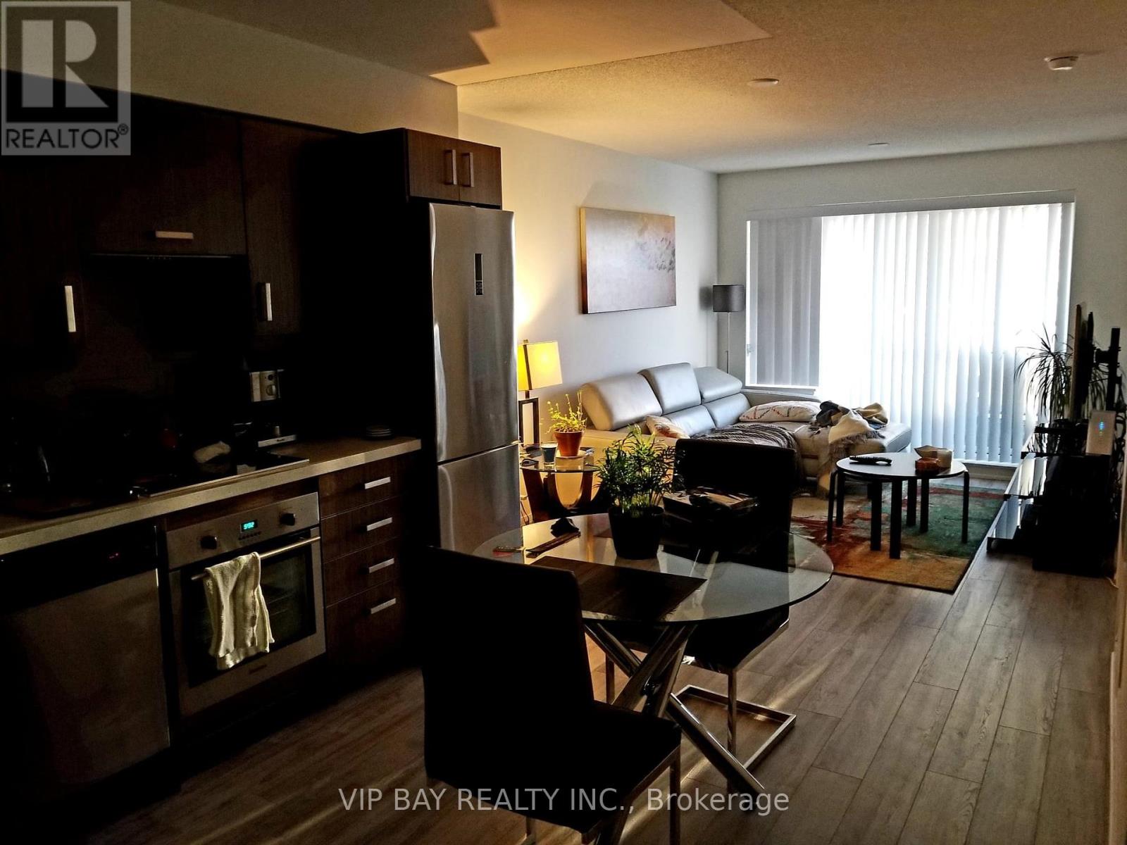 #1103 18 UPTOWN DRIVE - 19