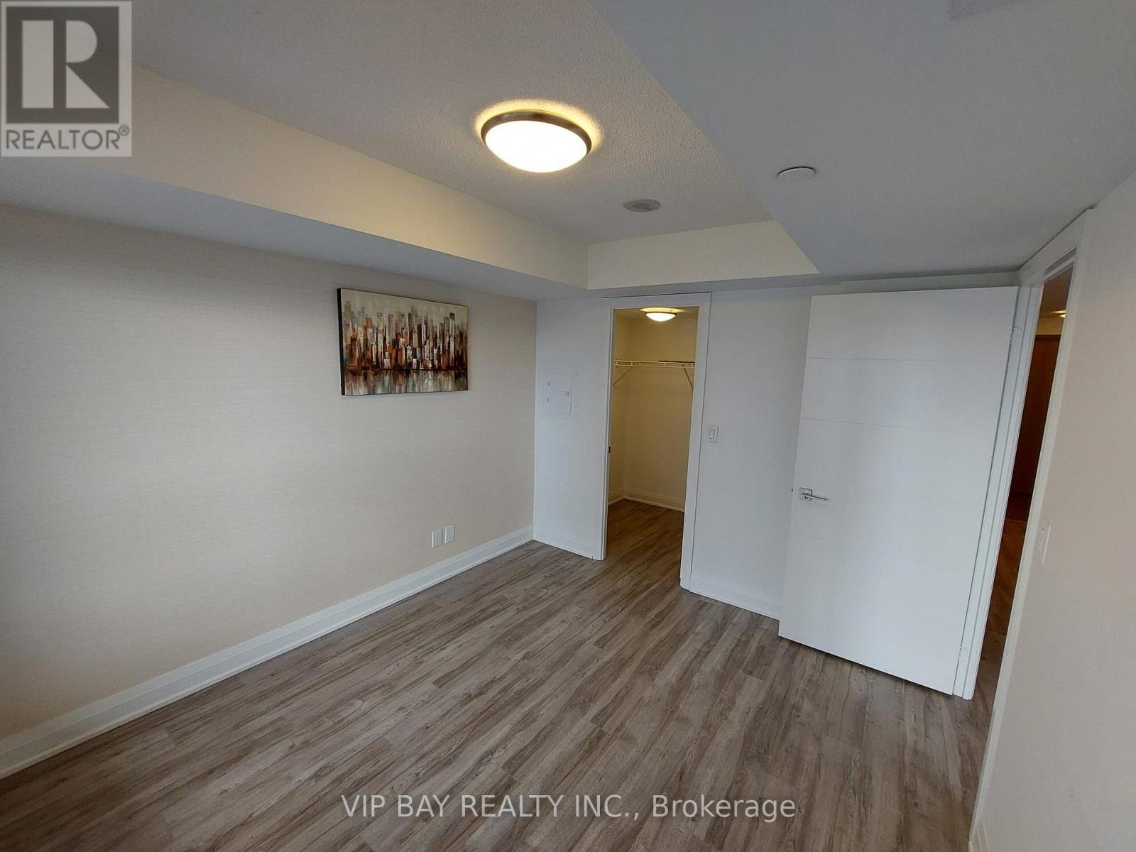 #1103 18 UPTOWN DRIVE - 21