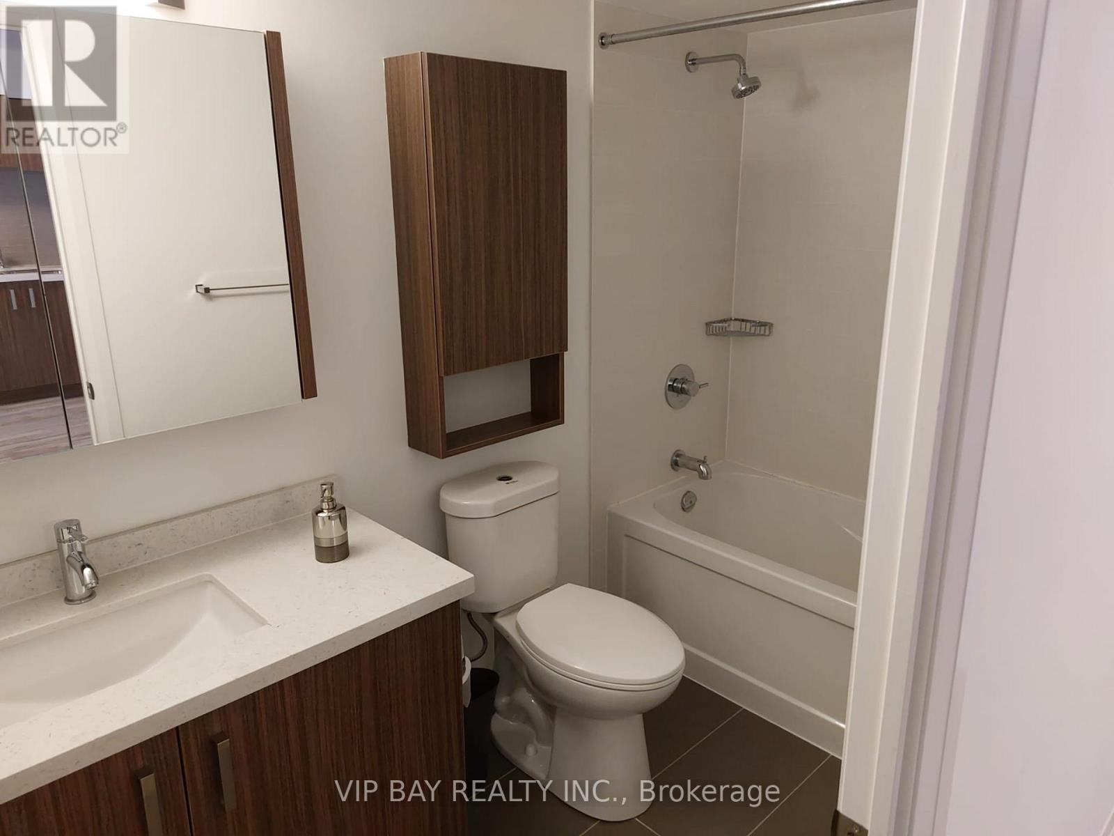 #1103 18 UPTOWN DRIVE - 22