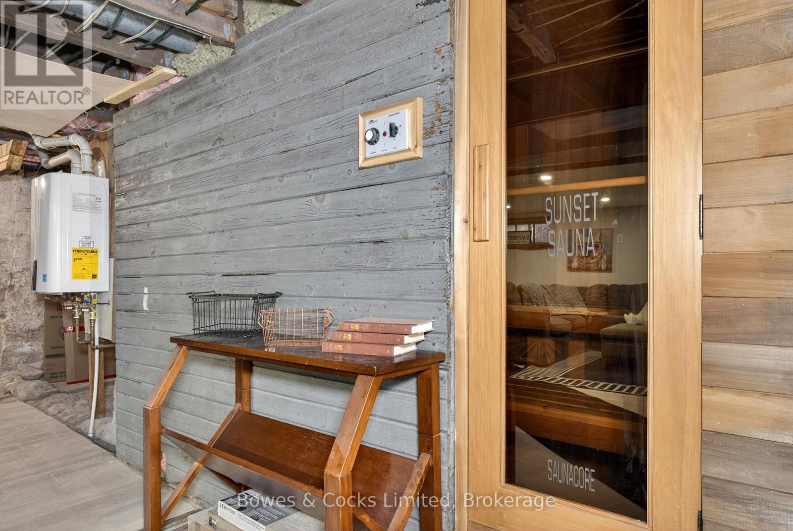 82 QUEEN STREET - 32