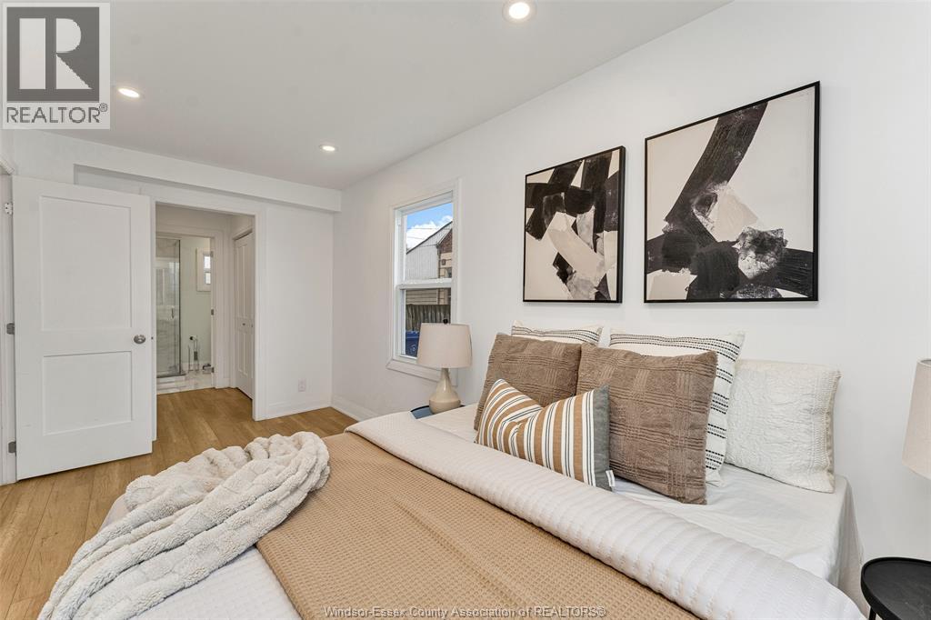 2358 LOUIS AVENUE - 17