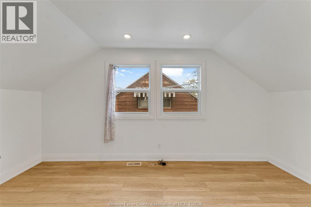 2358 LOUIS AVENUE - 23
