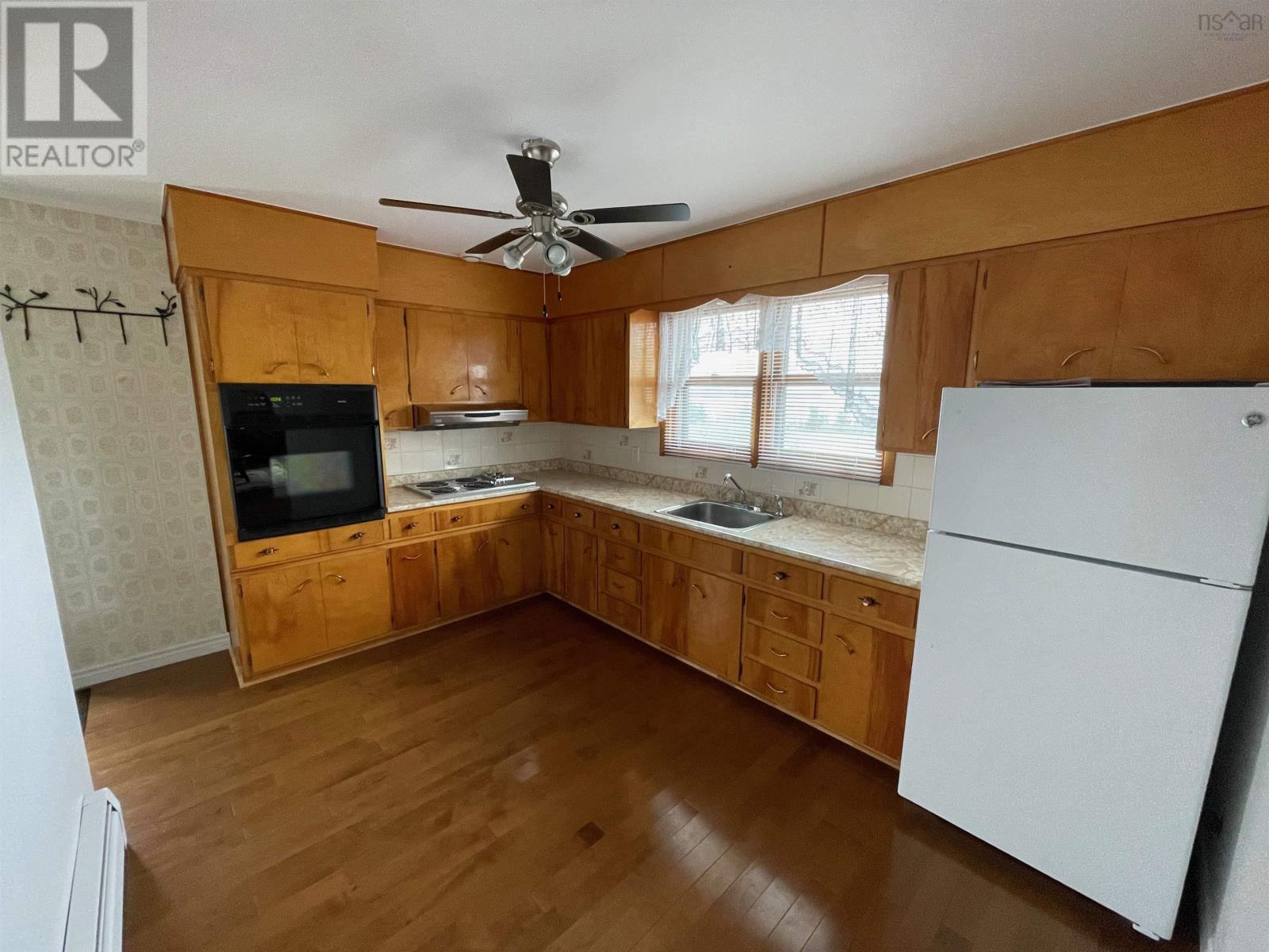 2190 Highway 28 - 16