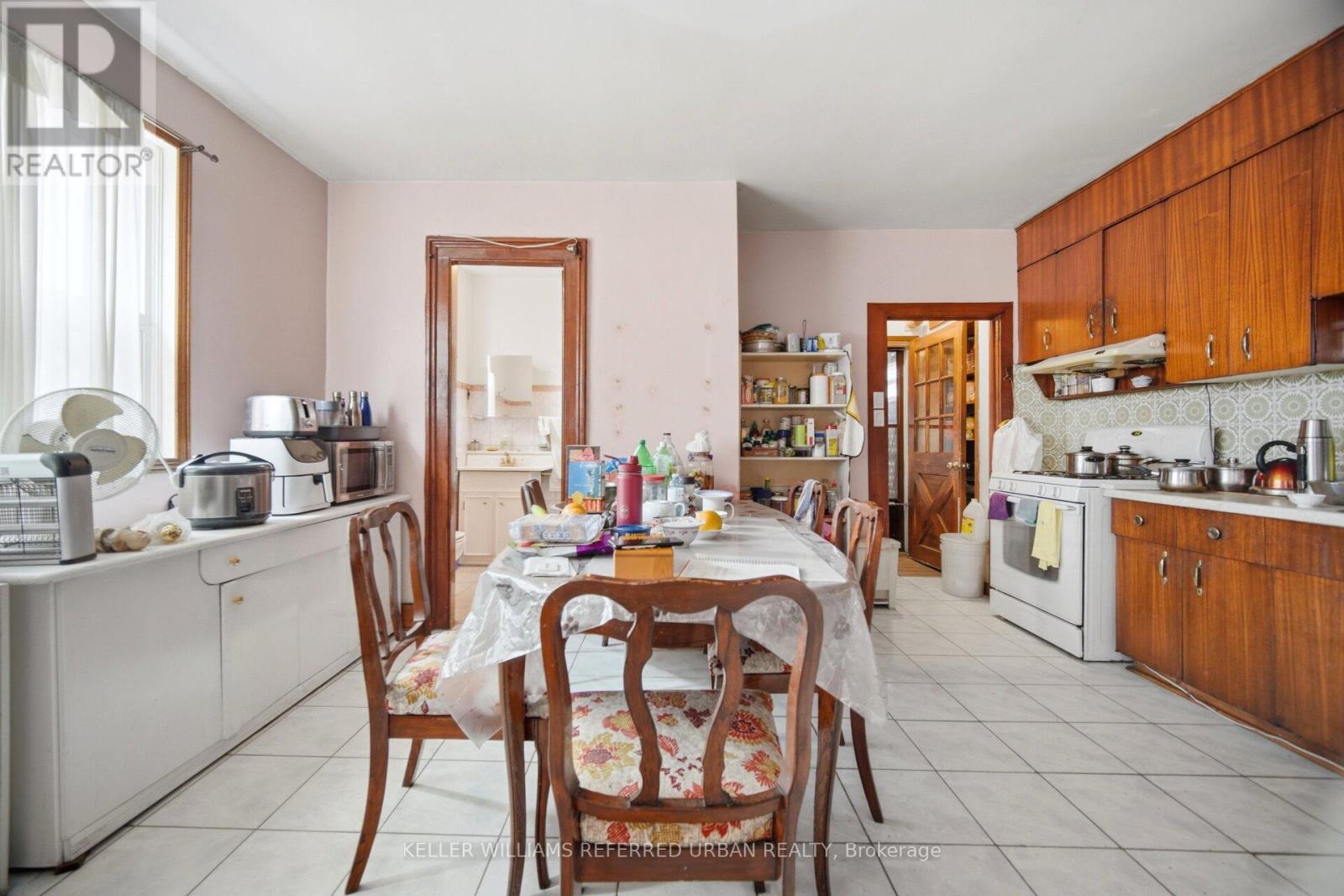 174 LANSDOWNE AVENUE - 11