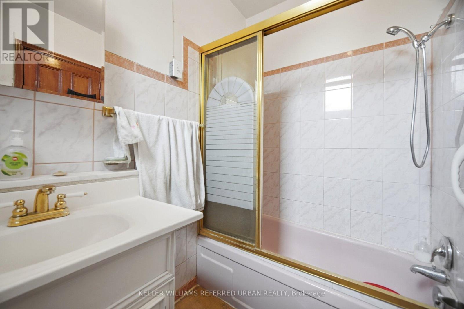 174 LANSDOWNE AVENUE - 12