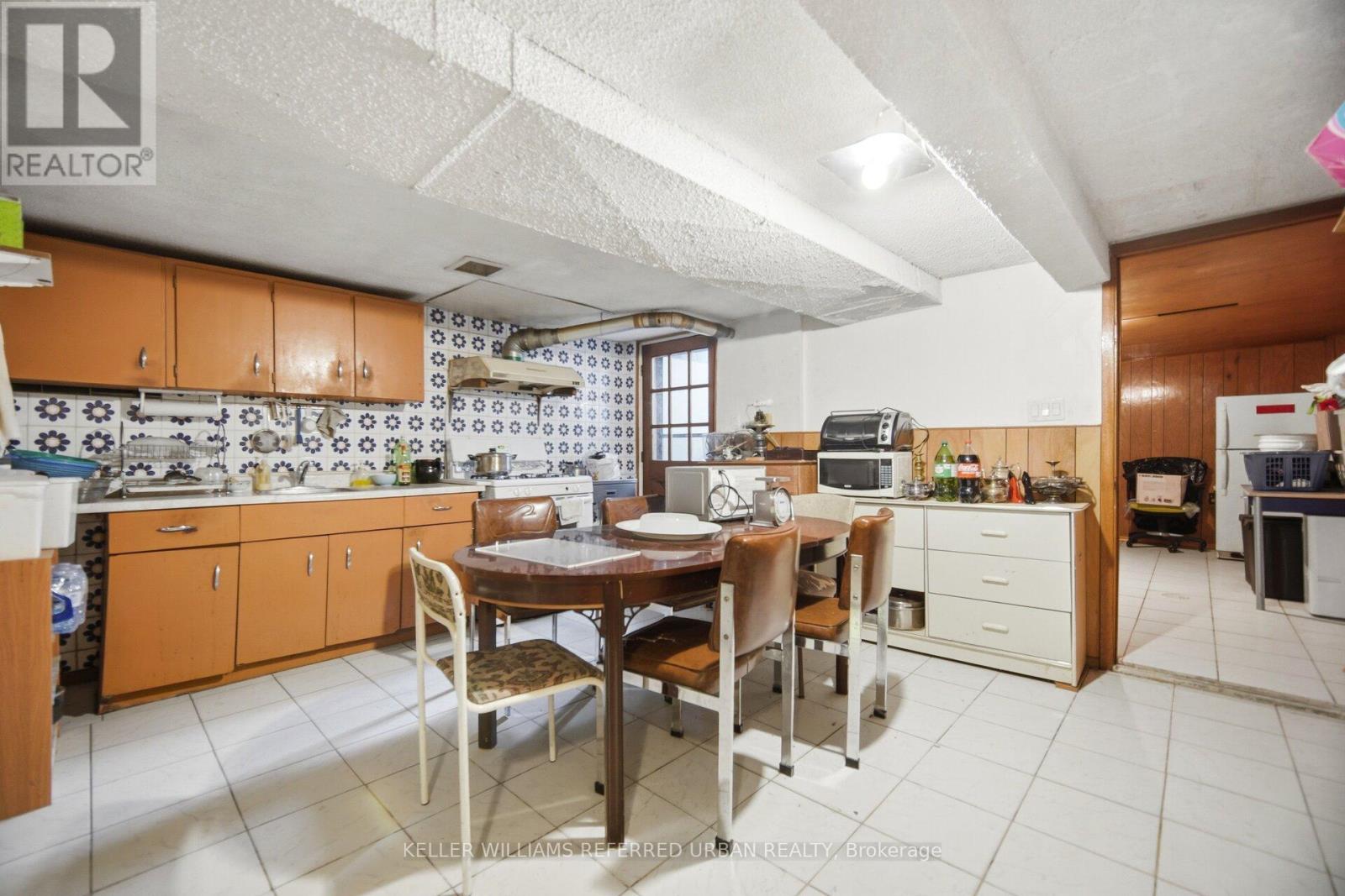 174 LANSDOWNE AVENUE - 22