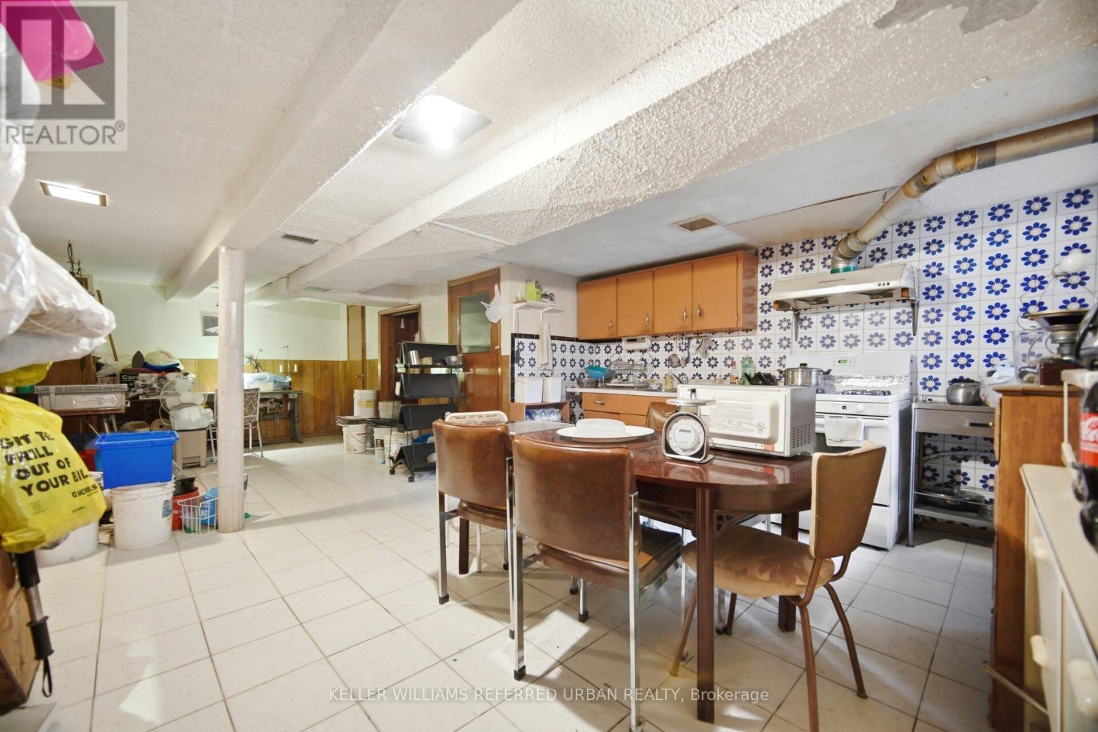 174 LANSDOWNE AVENUE - 23