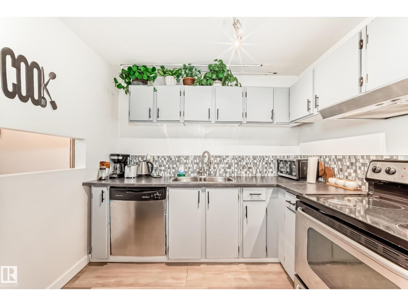 #G3 10138 116 ST NW - 15