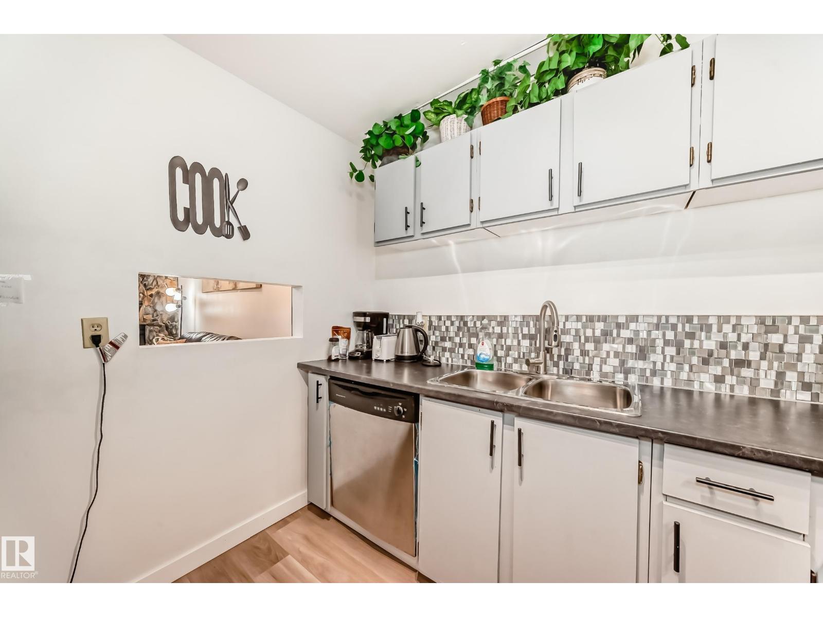 #G3 10138 116 ST NW - 16