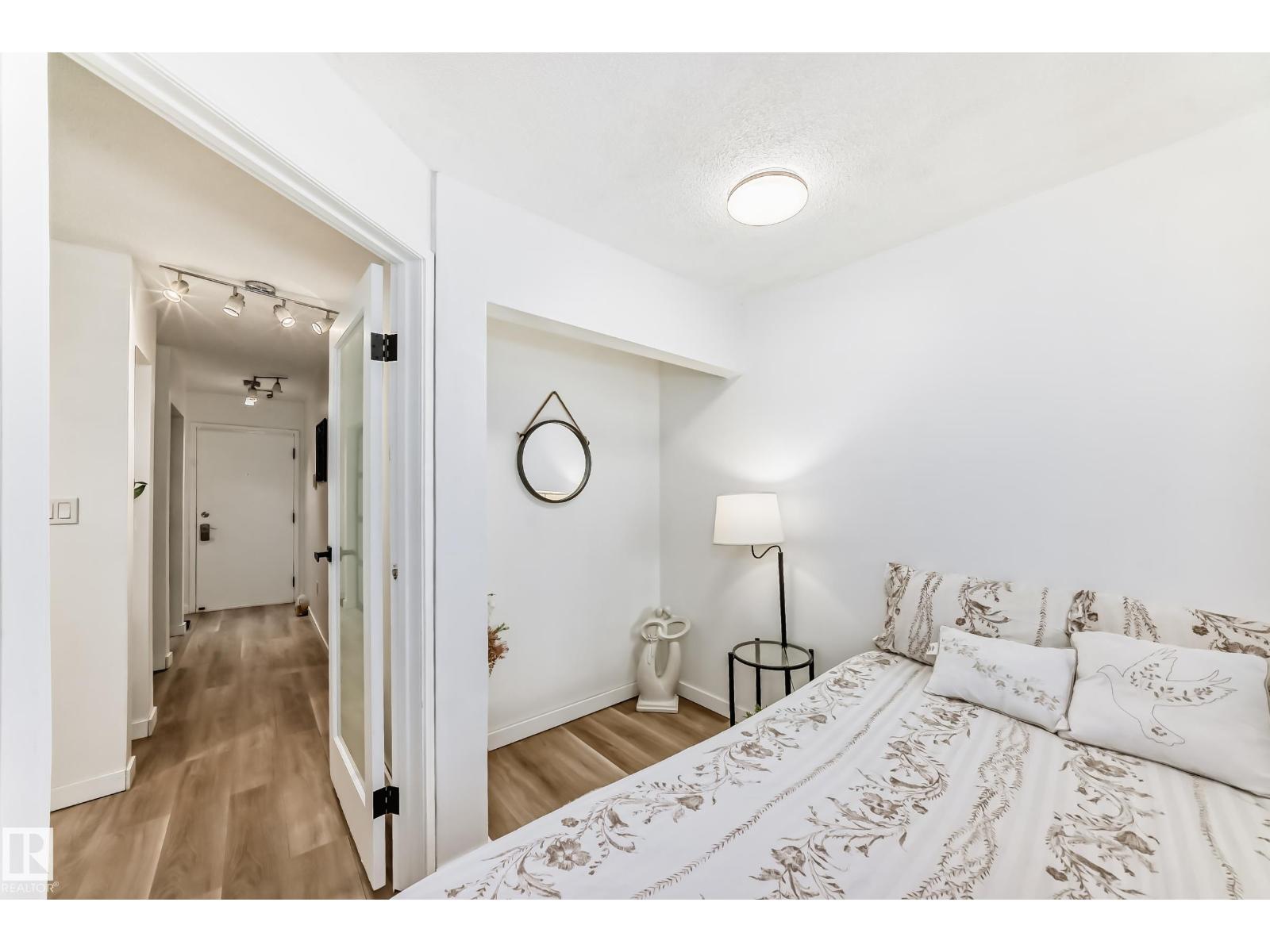 #G3 10138 116 ST NW - 22