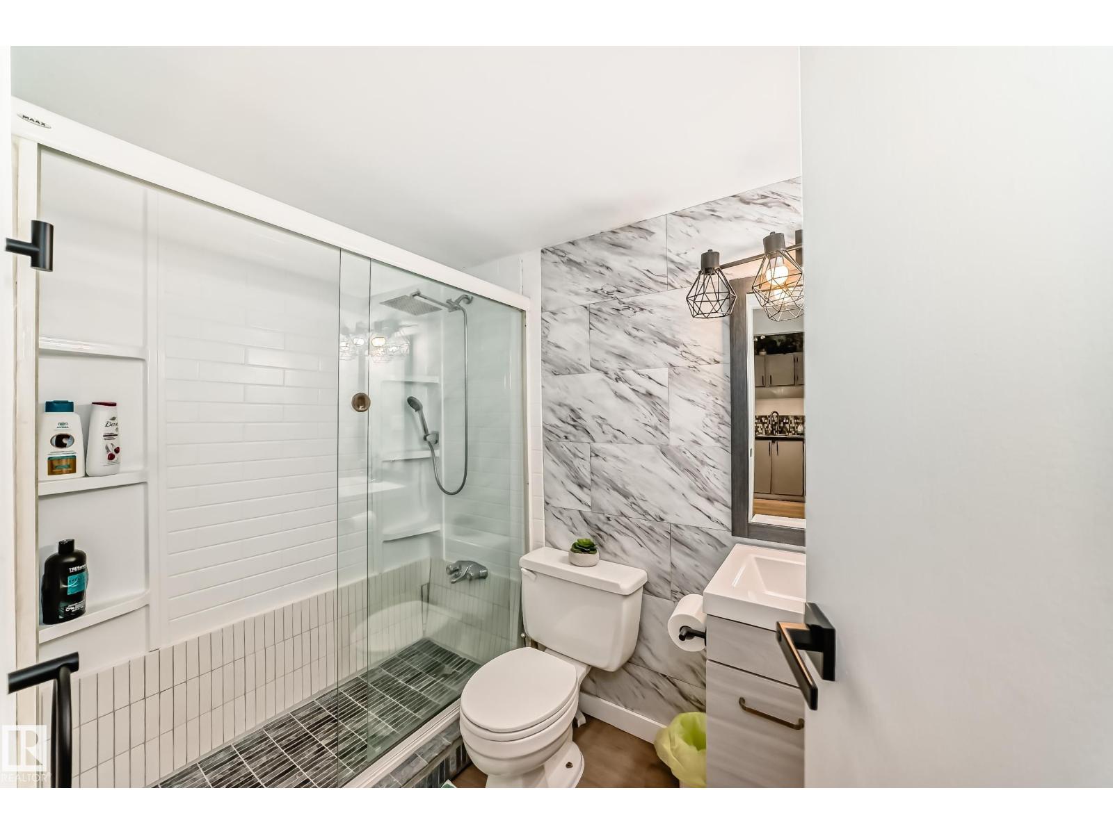 #G3 10138 116 ST NW - 23