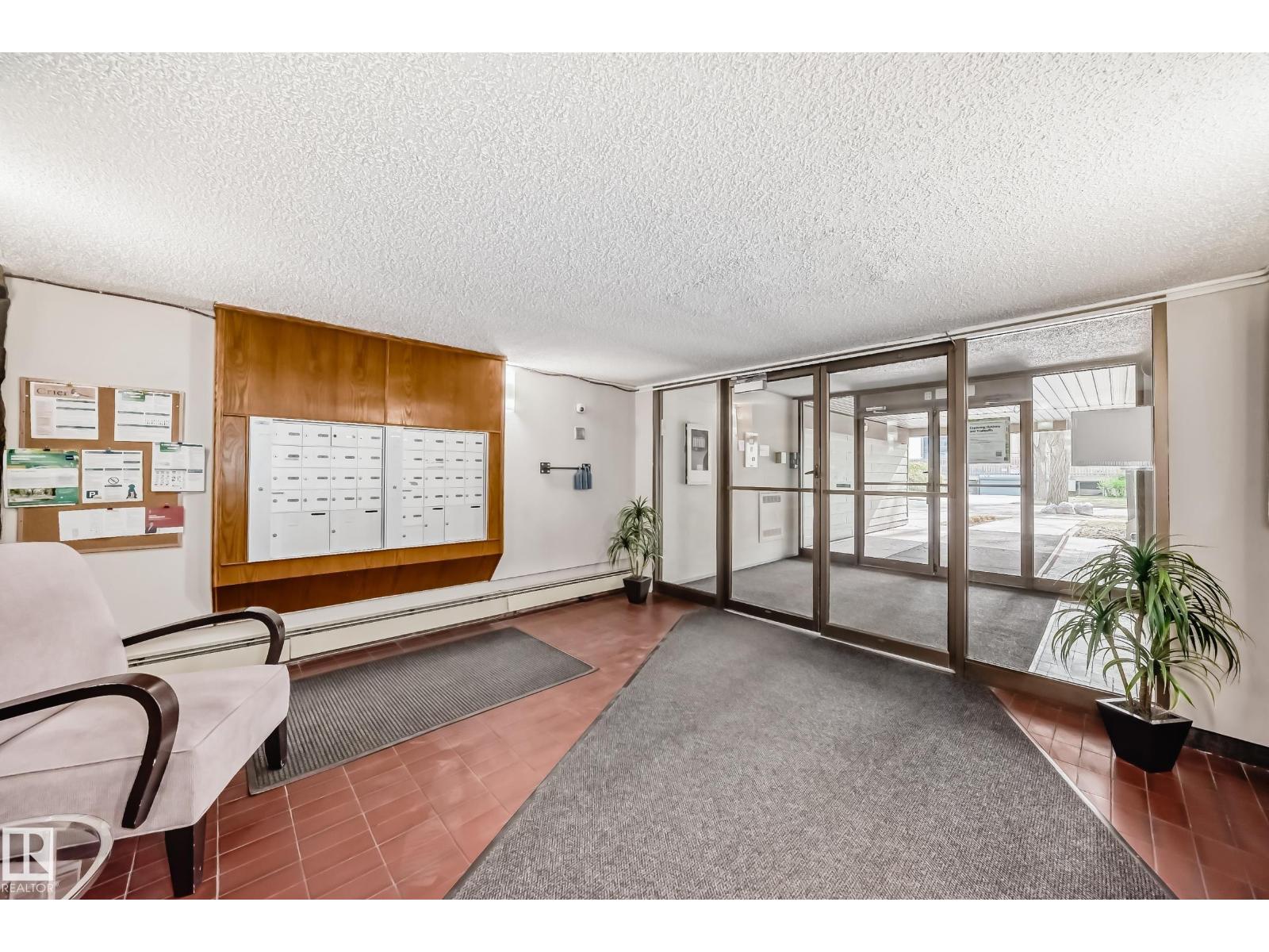 #G3 10138 116 ST NW - 37