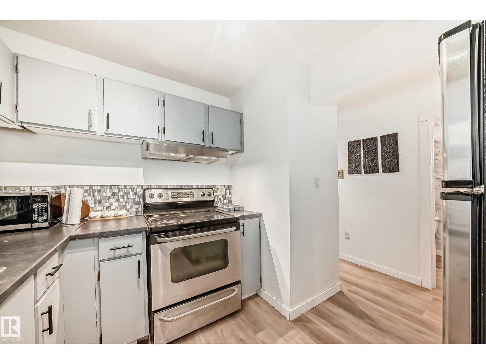 #G3 10138 116 ST NW - 18