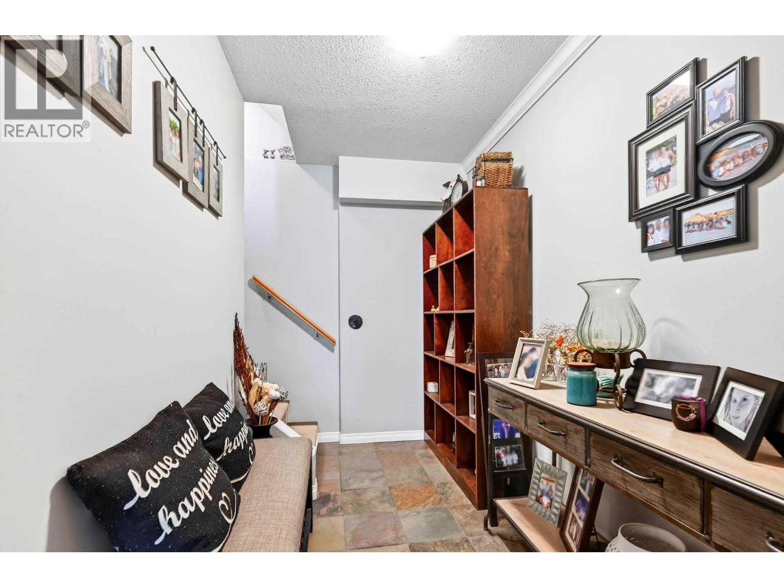 1996 Raven Crescent - 32