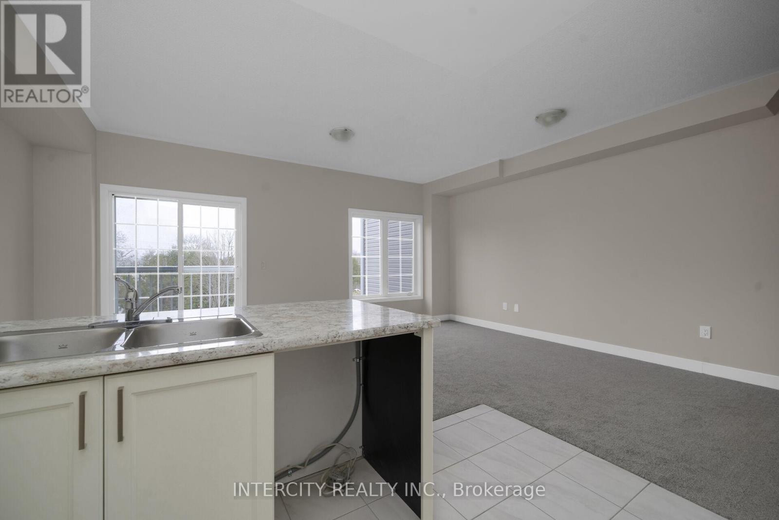 BLK 7 UNIT 2 - 102 WALDEN DRIVE - 11