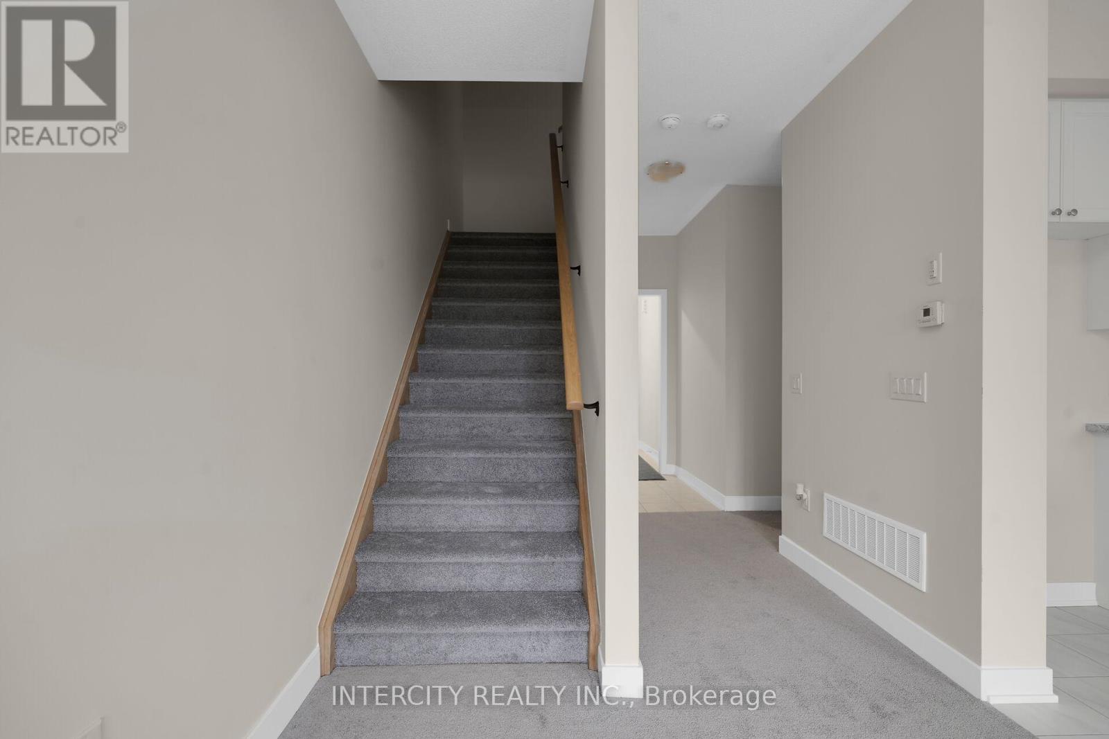 BLK 7 UNIT 2 - 102 WALDEN DRIVE - 14