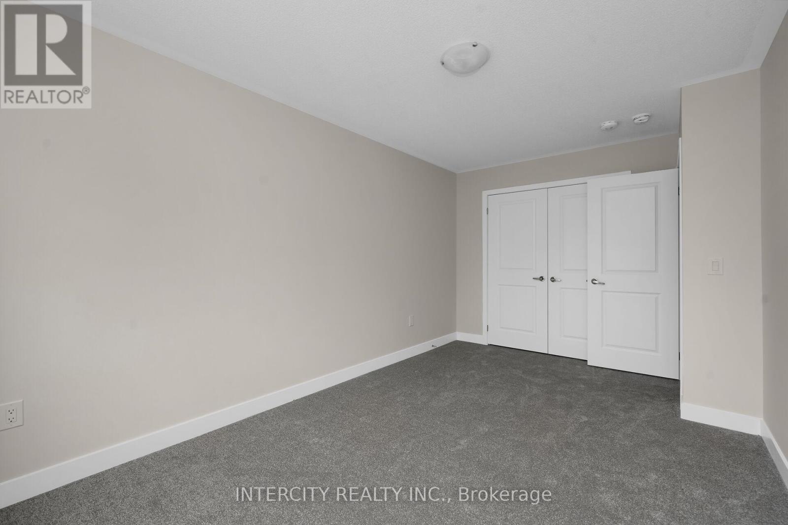 BLK 7 UNIT 2 - 102 WALDEN DRIVE - 22