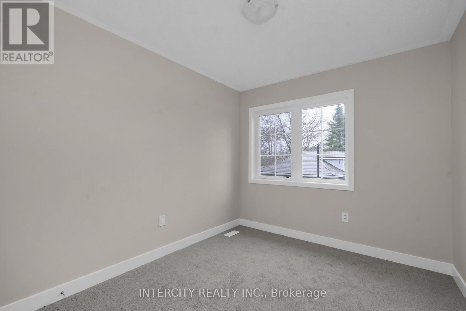 BLK 7 UNIT 2 - 102 WALDEN DRIVE - 23