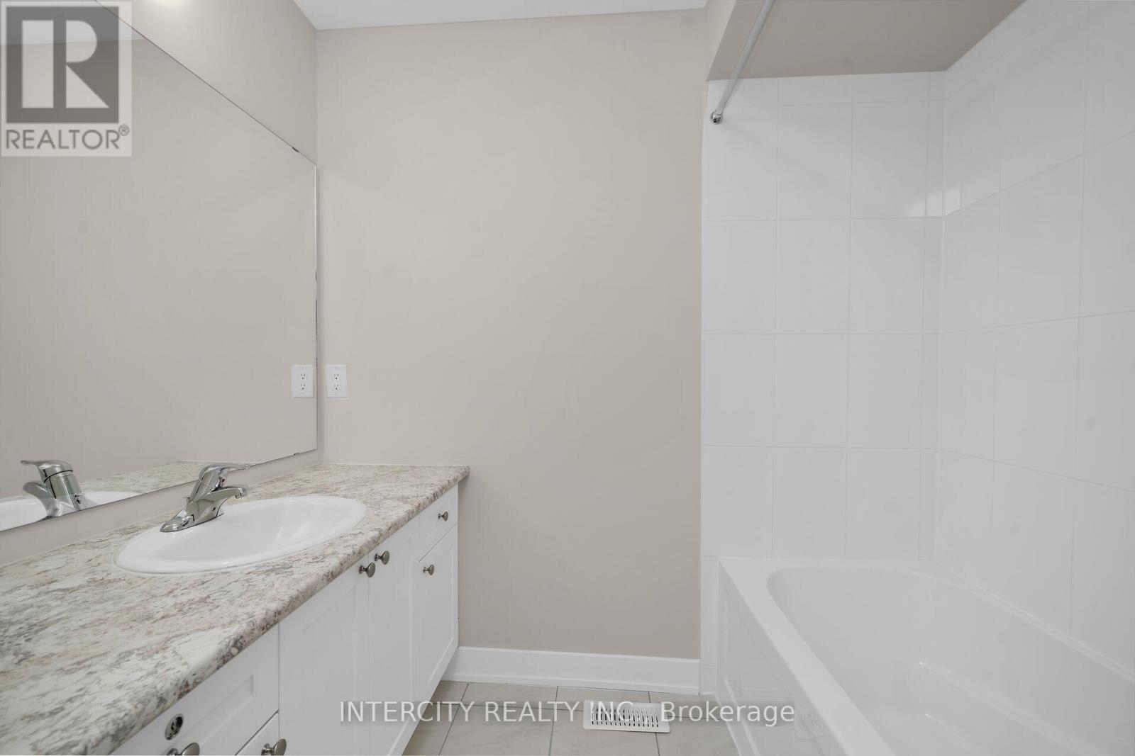 BLK 7 UNIT 2 - 102 WALDEN DRIVE - 25