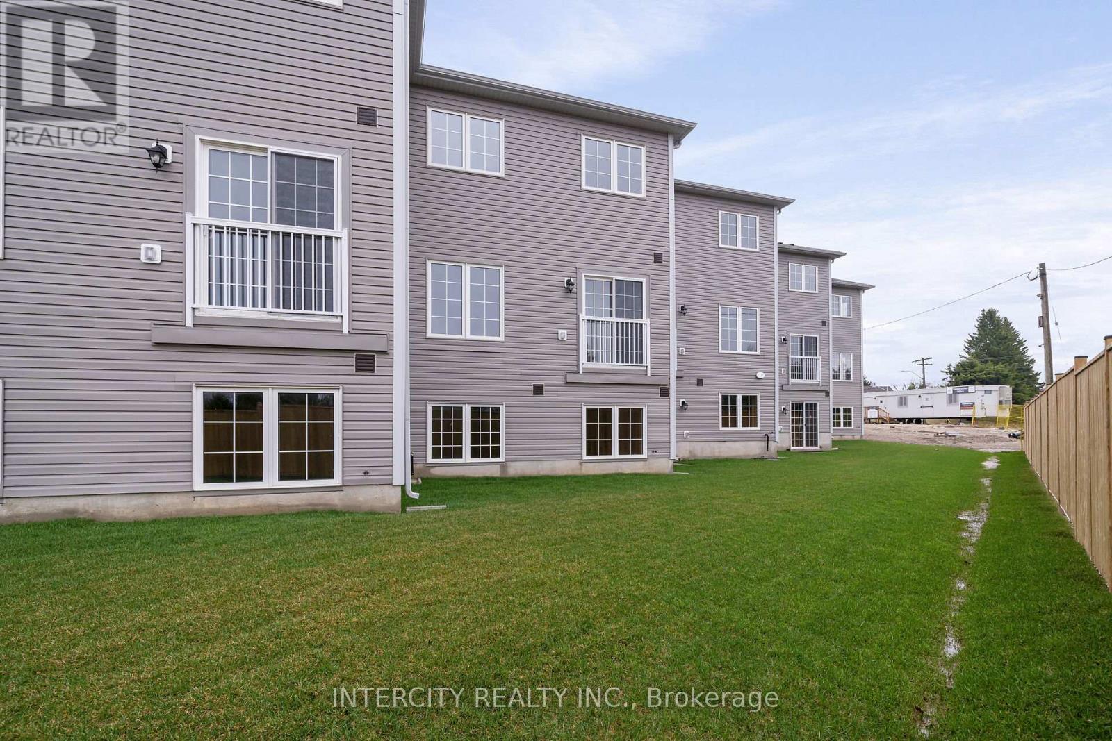 BLK 7 UNIT 2 - 102 WALDEN DRIVE - 29