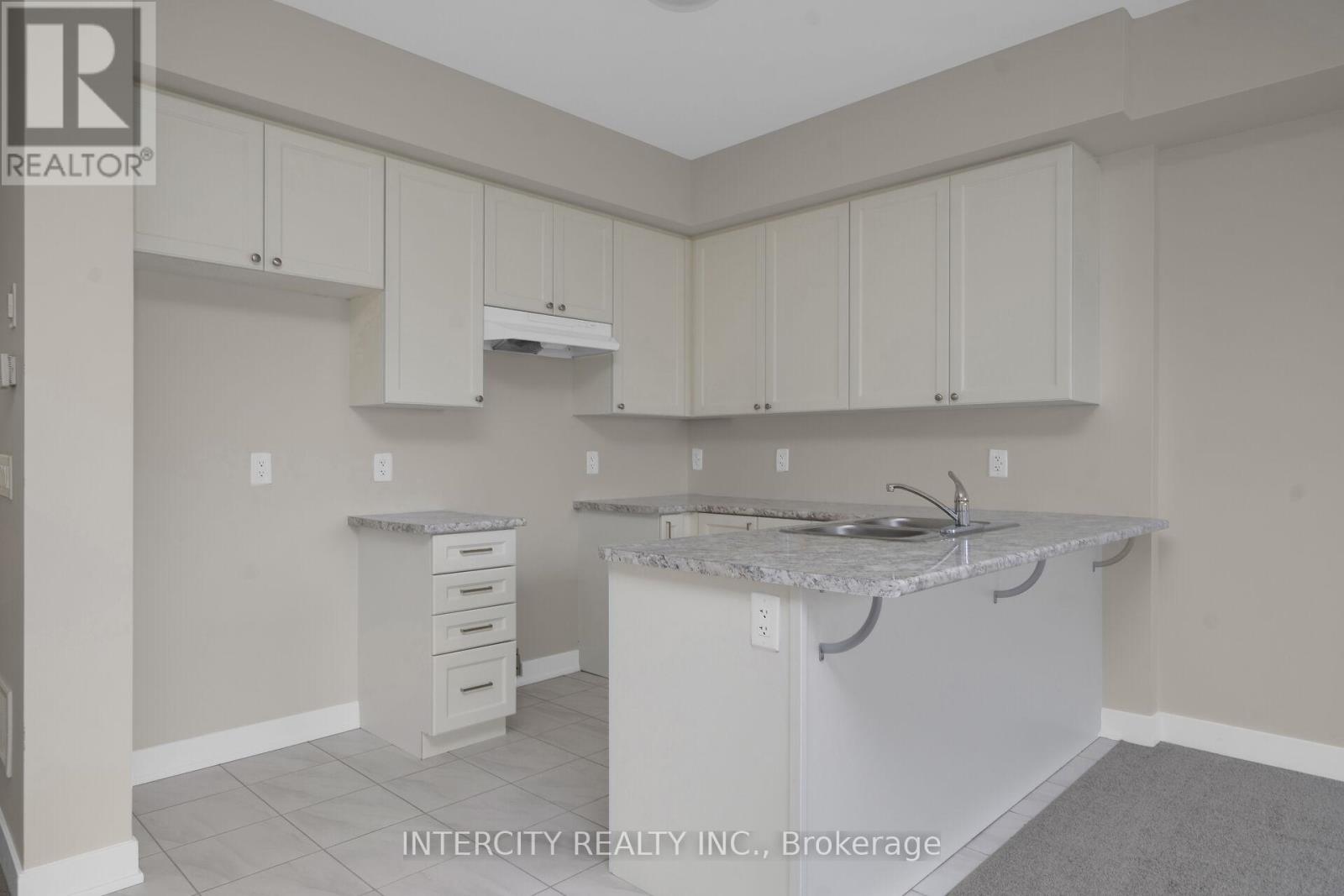BLK 7 UNIT 2 - 102 WALDEN DRIVE - 9