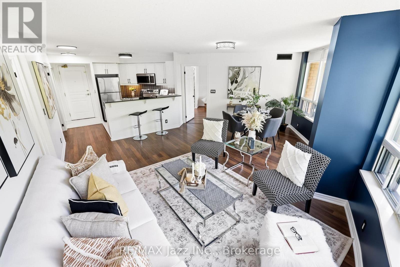 #307 16 DALLIMORE CIRCLE - 17