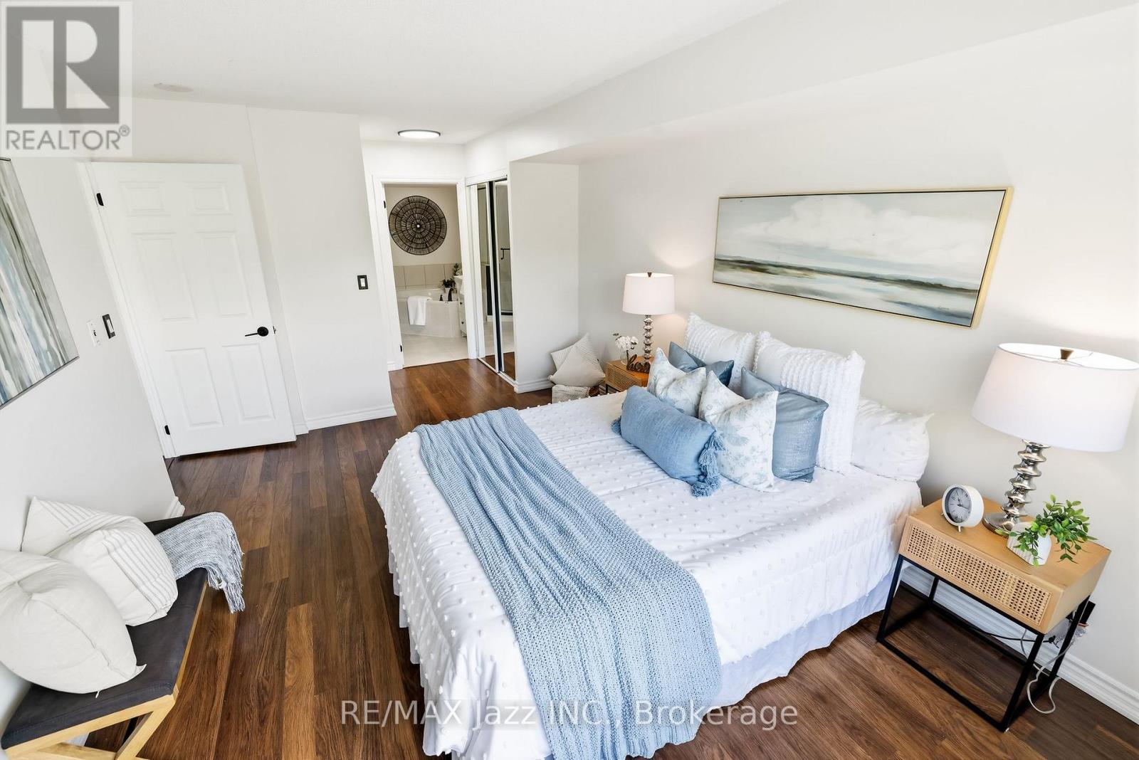 #307 16 DALLIMORE CIRCLE - 25