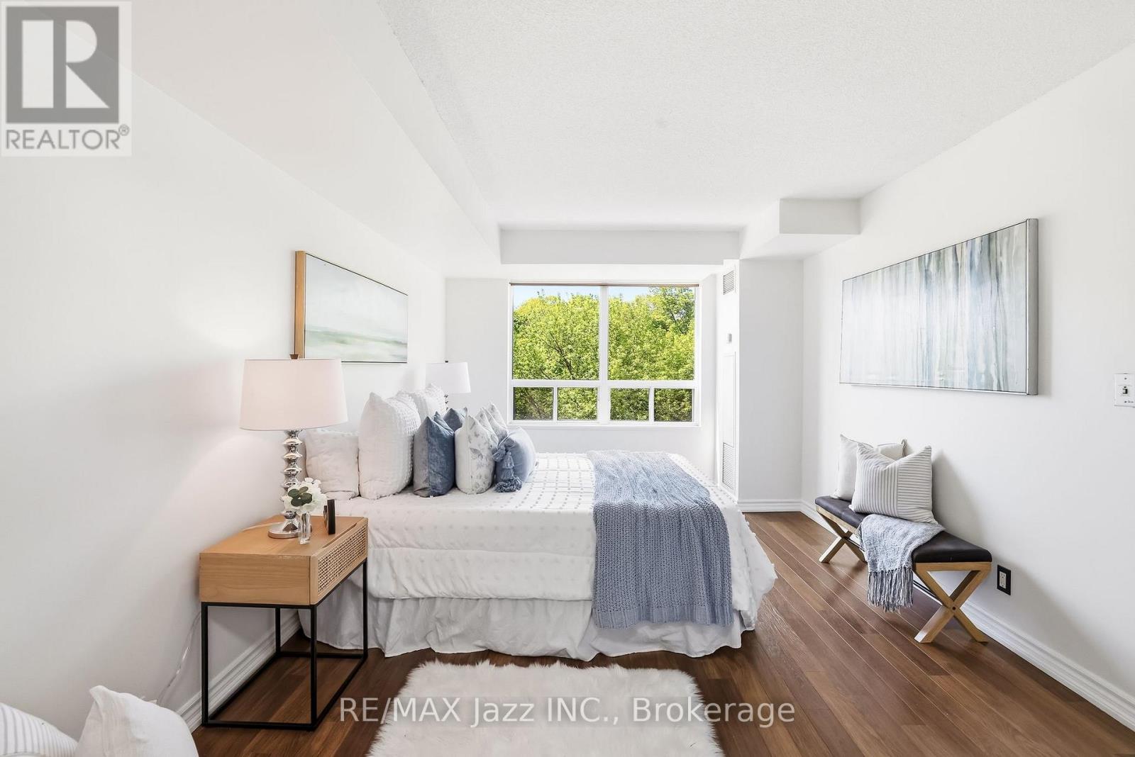 #307 16 DALLIMORE CIRCLE - 24