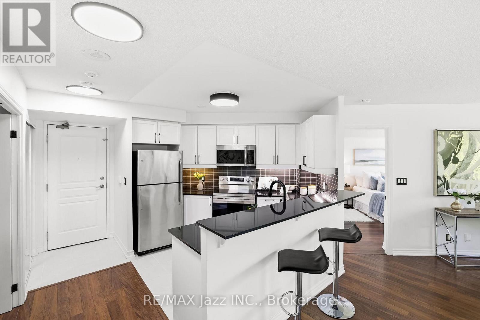 #307 16 DALLIMORE CIRCLE - 12